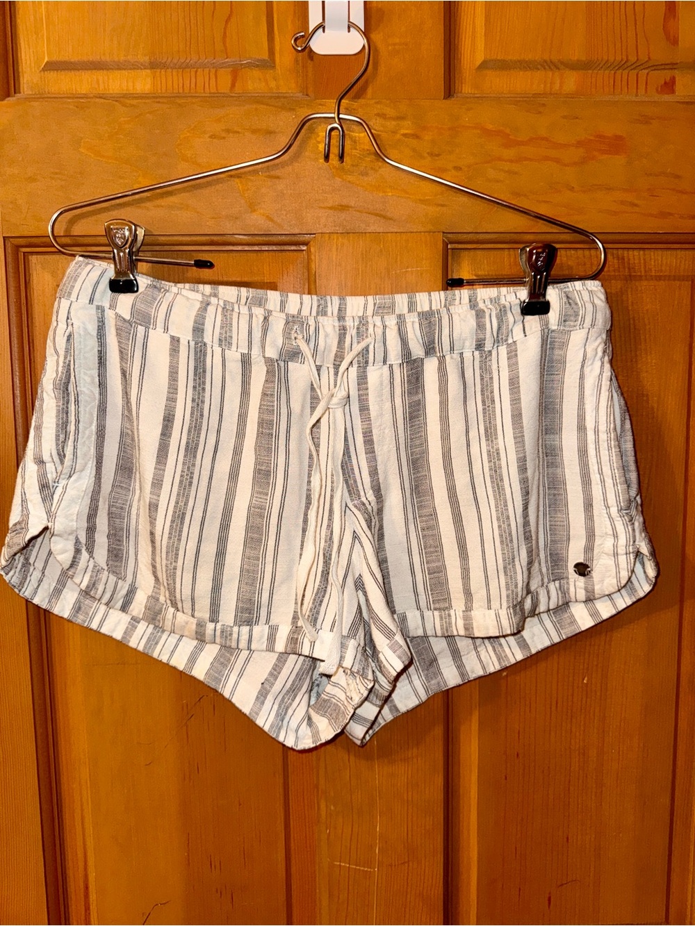 Striped Roxy Drawstring/Elastic Women’s Shorts - White & Gray - Large